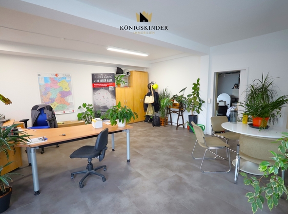 Das Büro - hell und gepflegt...