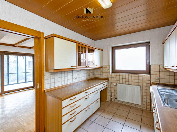 ...und direkt gegenüber liegt die Küche - der kurze Weg zum Morgenkaffee...