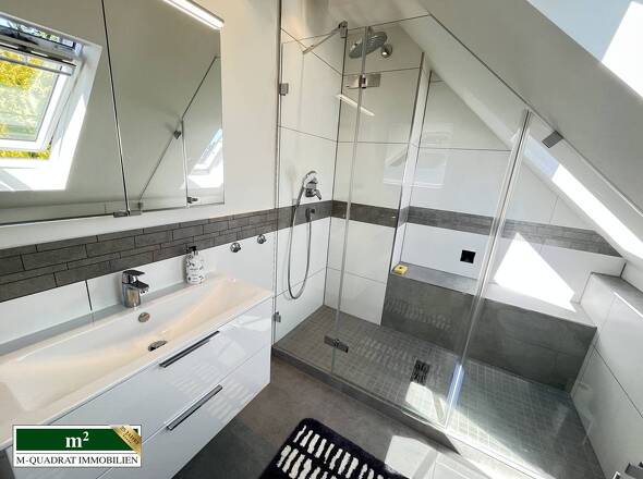 Duschbad im Spitzboden