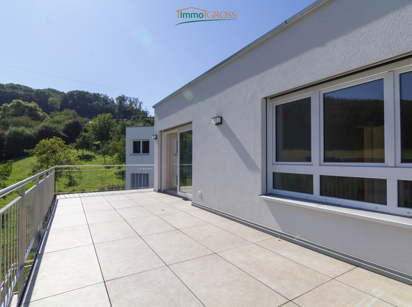 Großzügiger Balkon für entspannte Stunden