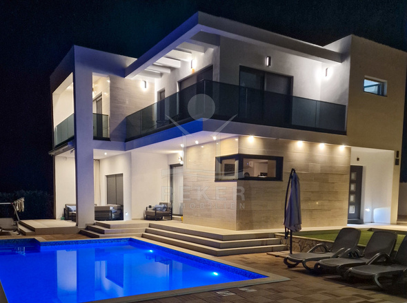 Ruhige Villa in der beliebten Küstenstadt Vodice