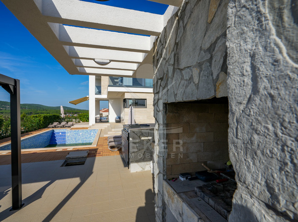 Aussenküche mit Grillbereich