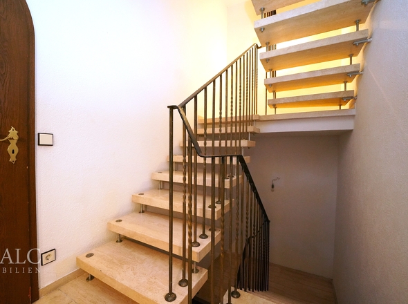 gepflegtes Treppenhaus