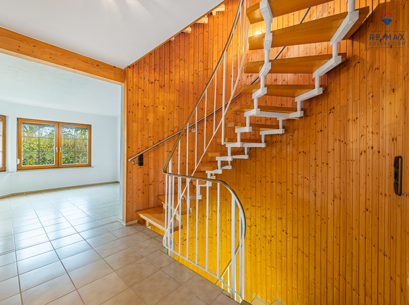 Flur mit Blick zum Essbereich