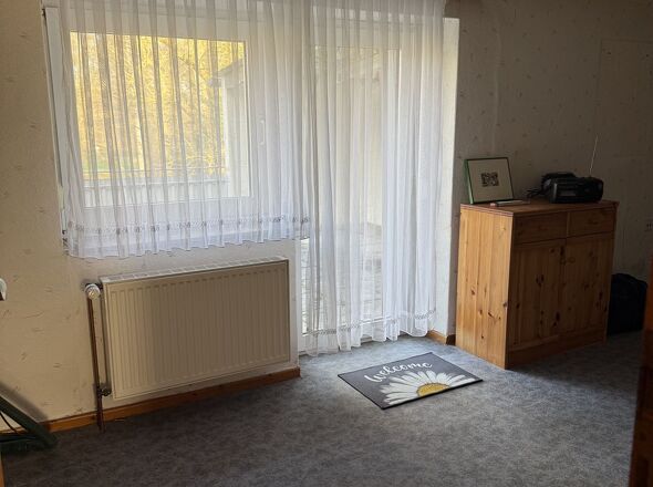 Schlafraum mit Durchgang zur Dachterrasse