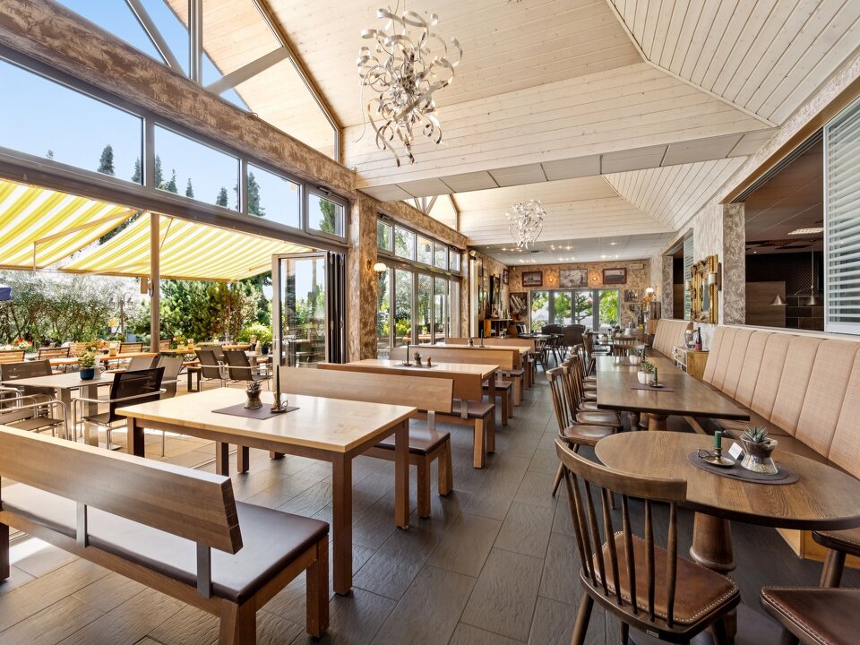 backbone_551651-A_022_WEB