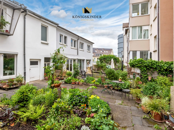 Grünfläche zum Haus gehörend