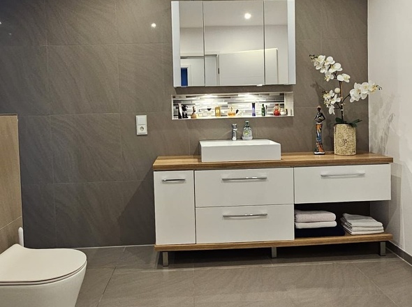 Badezimmer im Erdgeschoss