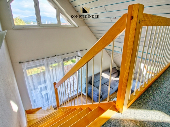 Treppenaufgang- Maisonette Wohnung