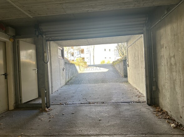 Tiefgarageneinfahrt