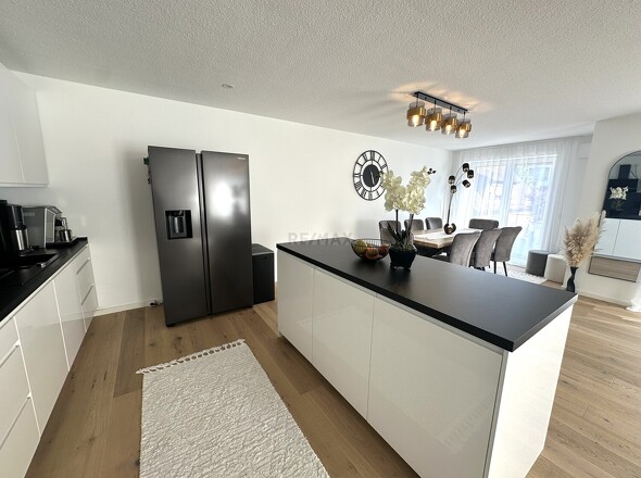 Offene Küche mit Essbereich