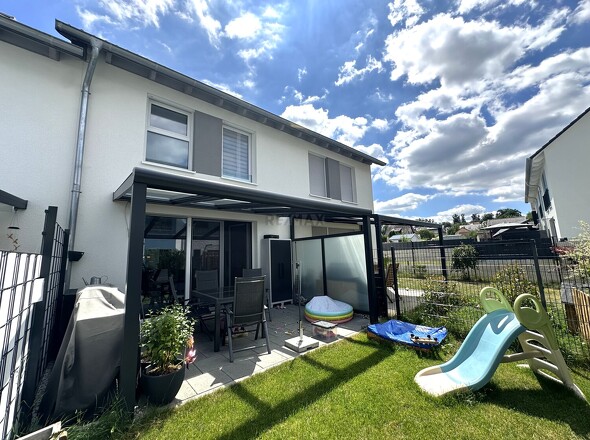 Rückansicht mit Terrasse