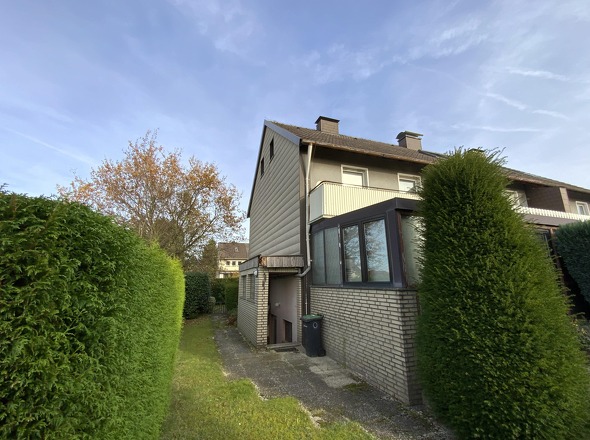 Seitenansicht mit Zugang zum Keller