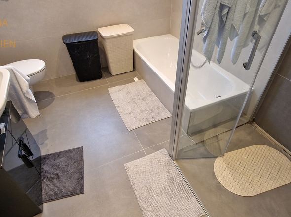 Wanne_und_Dusche-