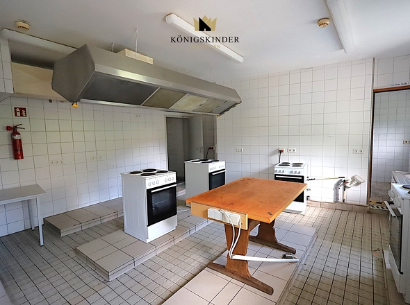 Die Küche müsste noch eingebaut werden