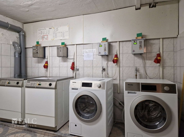 Waschküche mit Münzautomaten