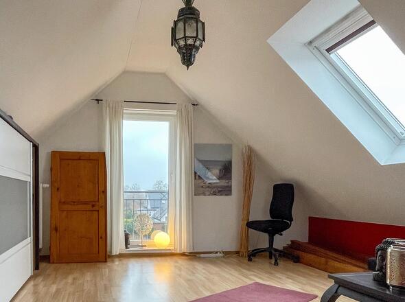 attraktives Schlafzimmer auf der 2. Ebene