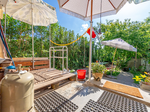 ...mit gemütlichem Plätzchen zum Sonnen und Entspannen