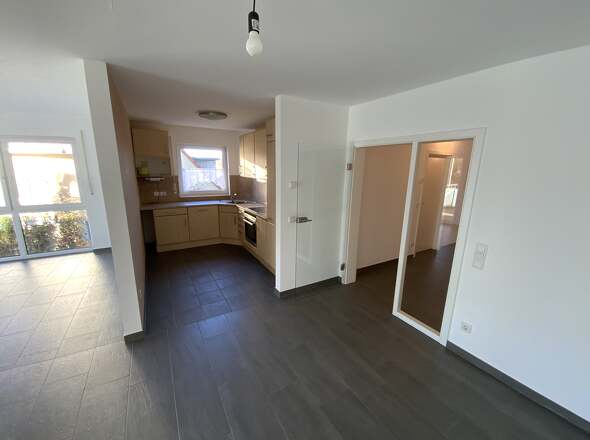 Blick vom Wohnbereich in die Küche