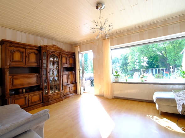 Wohnzimmer mit Gartenzugang