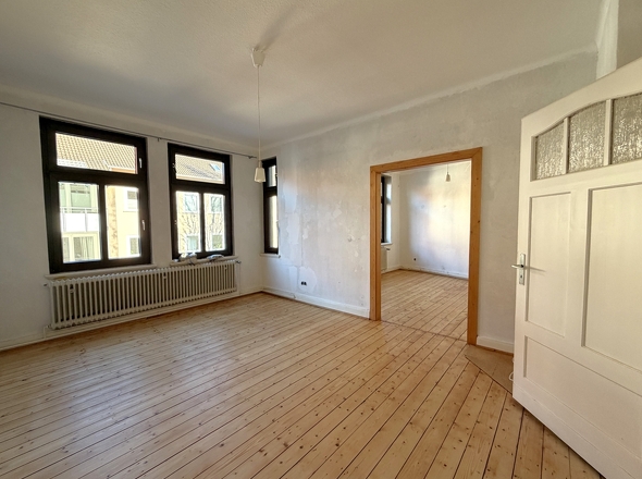 Wohn-/Essbereich mit typischem Dielenboden