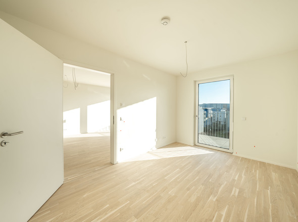 Schlafzimmer mit Zugang zum Balkon