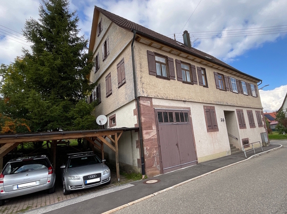 Ansicht mit Carport