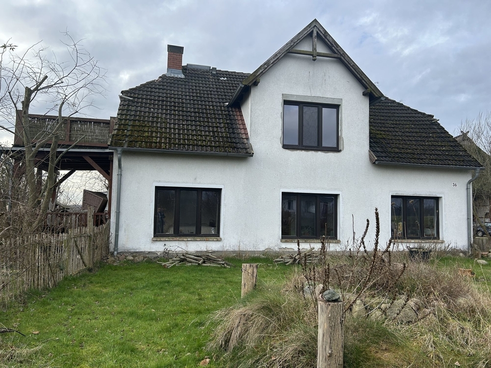 Die Front zur Straße