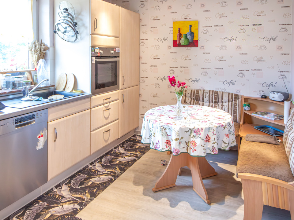 Küche mit Essplatz Ansicht 1