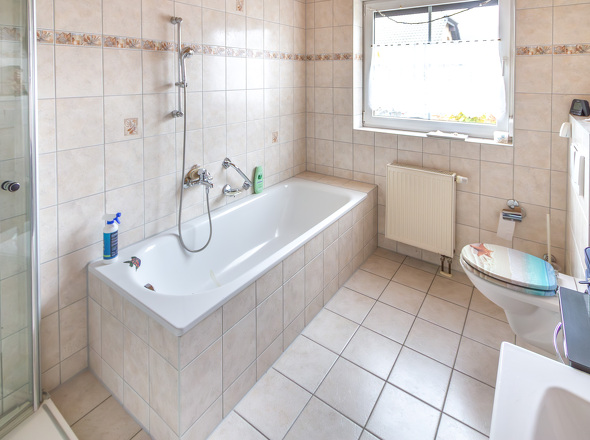 Wannen-, Duschbad Ansicht 1