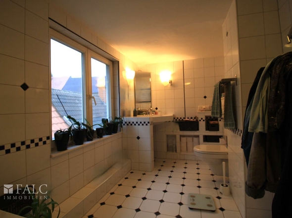 1. OG - Bad mit Badewanne