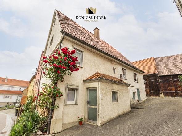 Innenhof Eingang  (EG) - mit großer Scheune 