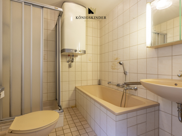 Badezimmer- Zweckmäßig ausgestattet – Bad mit Potenzial für eine moderne Gestaltung