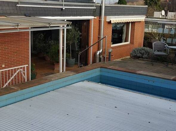 Außenansicht Schwimmbad