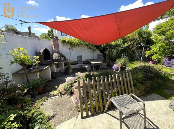 Garten mit Pizzaofen