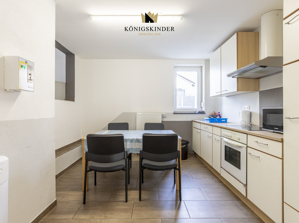 Küche mit Waschmaschine