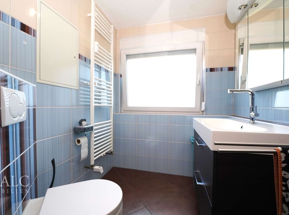 Modernes Badezimmer