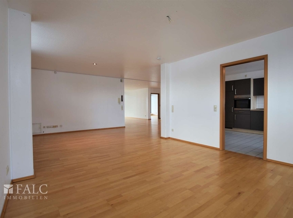 Blick in die Wohnung vom Essbereich - Büro