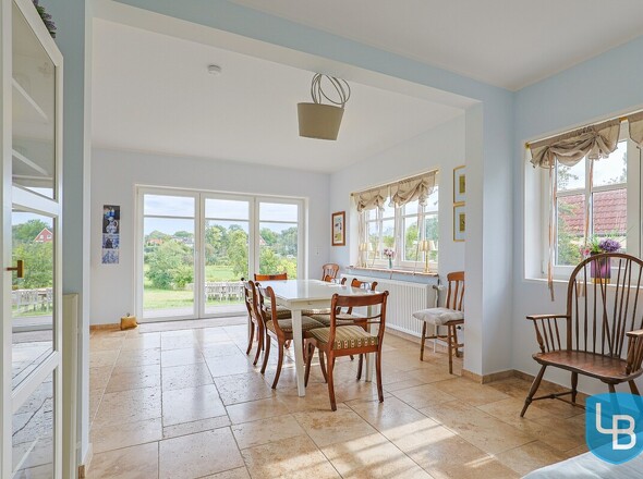 Essbereich mit Ausblick ins Grüne