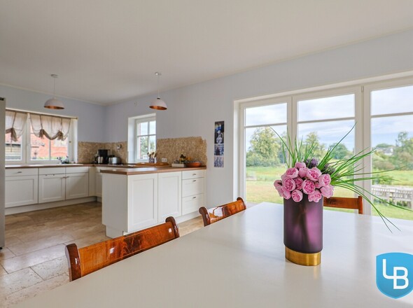 Offener Essbereich mit offener Küche