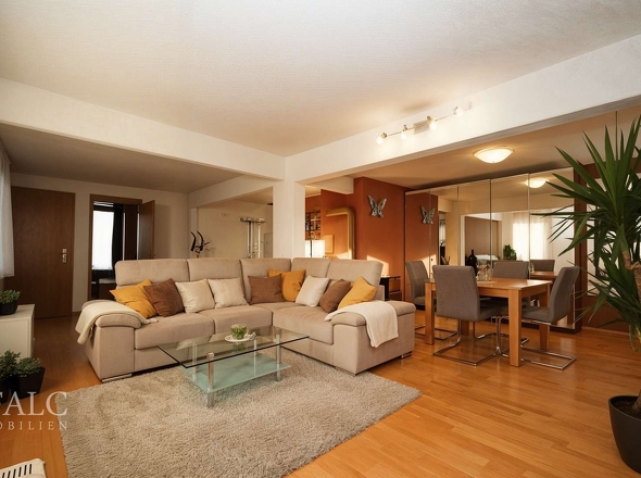 Gemütlicher, offener Raum