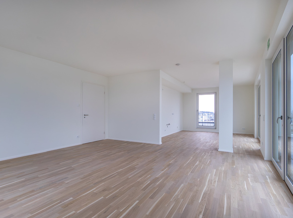 Wohnzimmer mit offener Küche