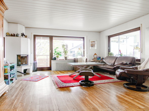 Lichtdurchflutetes Wohnzimmer mit Kamin...2