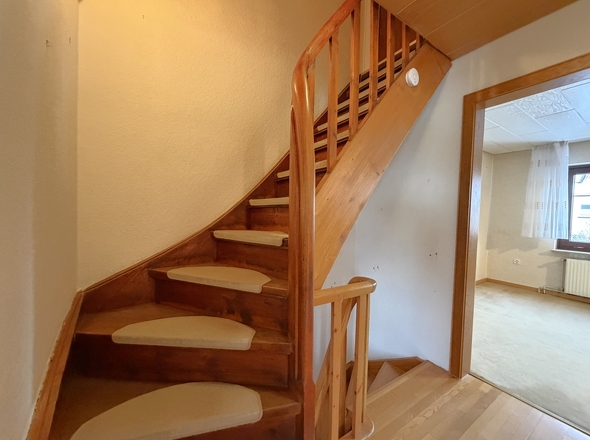 Treppenaufgang ins ausgeb. Dachgeschoss