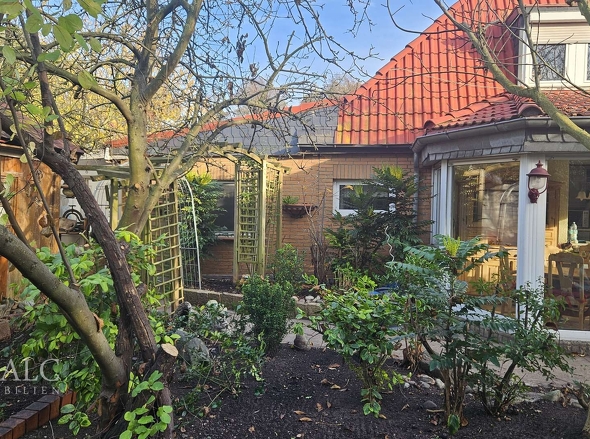 Gartenansicht / Objekteingang