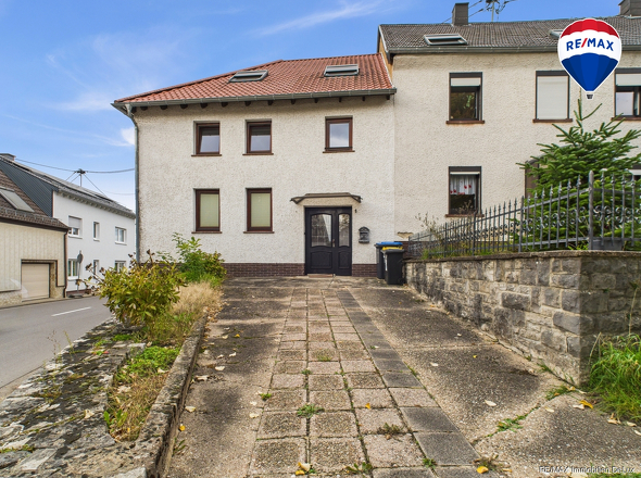 REMAX Immobilien DeLux Einfamilienhau Frontansicht Bebelsheim Mark Borowicz