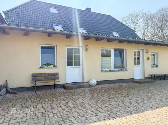 Eingang Haupt- und Ferienwohnung