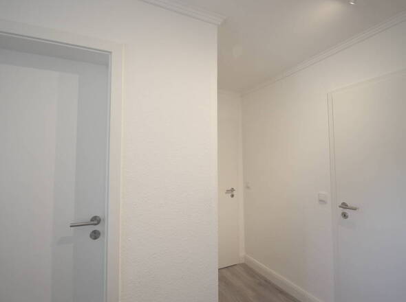 Flurblick DG mit insg. 4 Zimmerzugängen