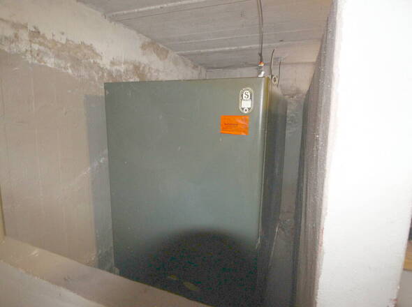 3.000 Liter fassender Erdöltank Keller
