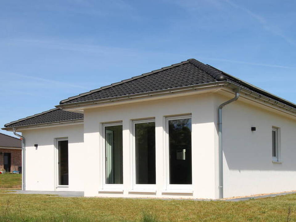 Bungalow straßenseitig